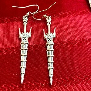 5/$10❤️❤️❤️NEW TIBETAN SILVER SWORD WEAPON DANGLING EARRINGS BY ALYCE RANCOUR